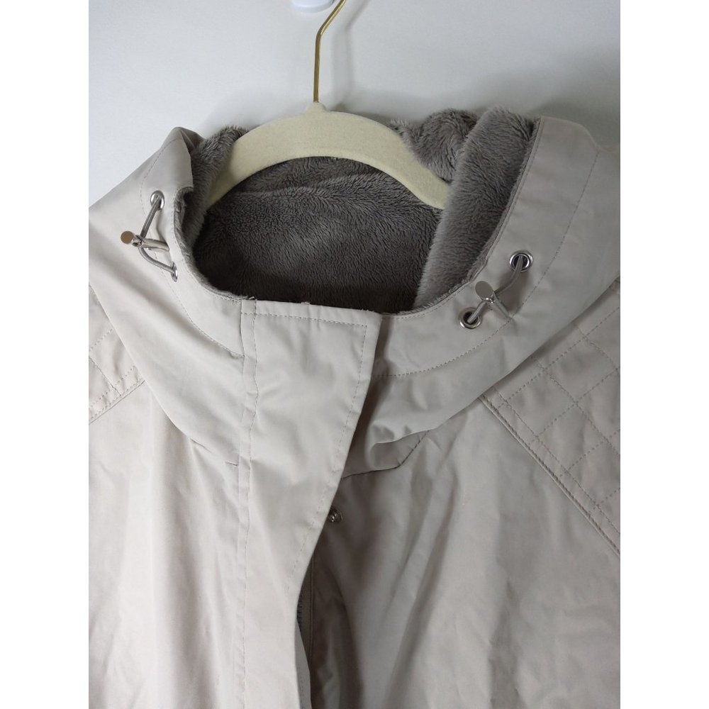 Womens Fall/Winter Jacket - Picture 3 of 4